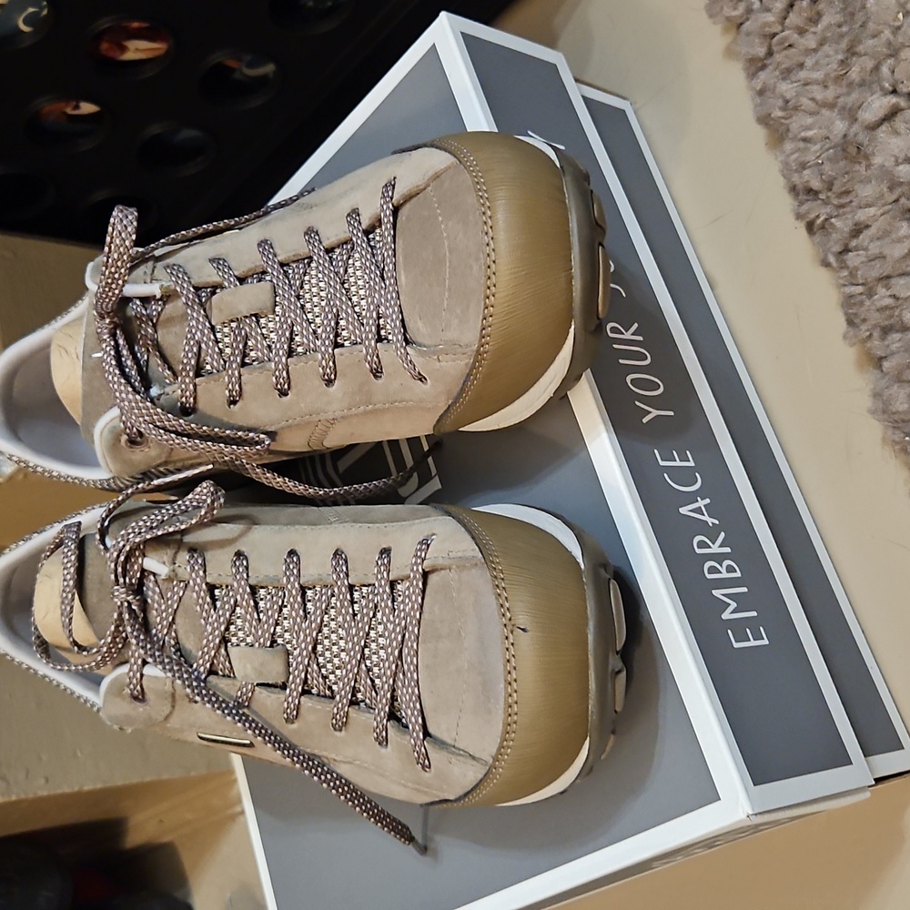 Dansko Paisley Suede Walnut Waterproof Shoes Size 38 (7.5-8)